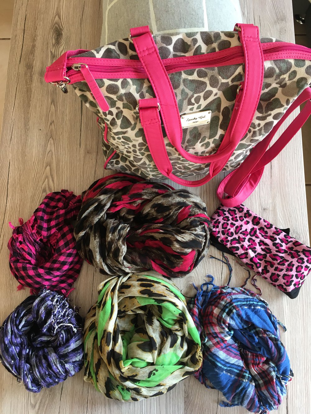 Schicke Tasche mit 6 Tüchern 