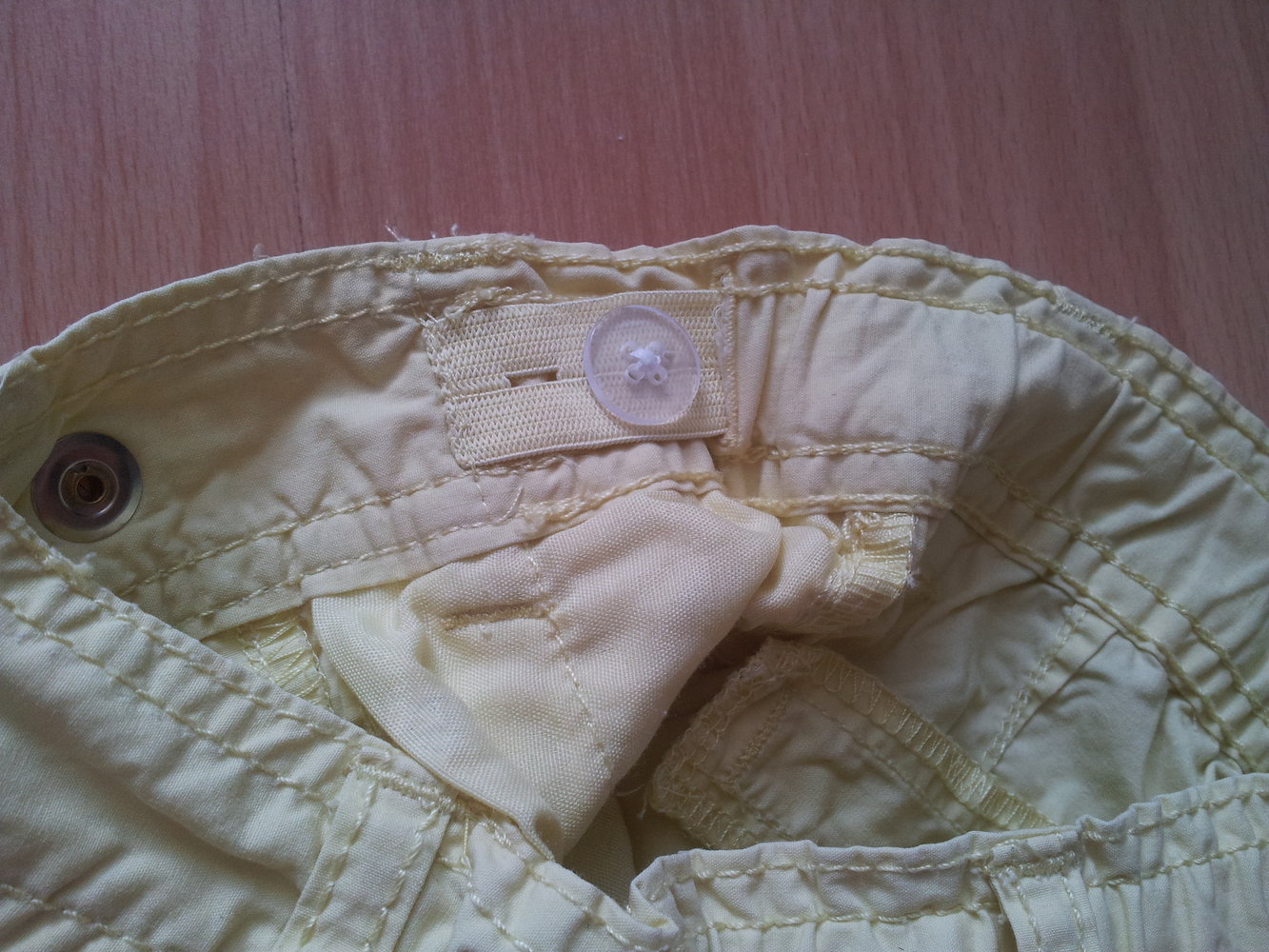 kurze Hose gelb NEU 