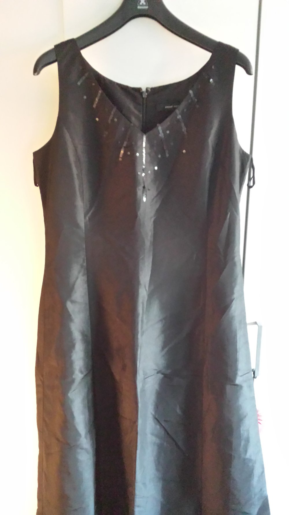 Abendkleid mit Pallietten schwarz neuwertig