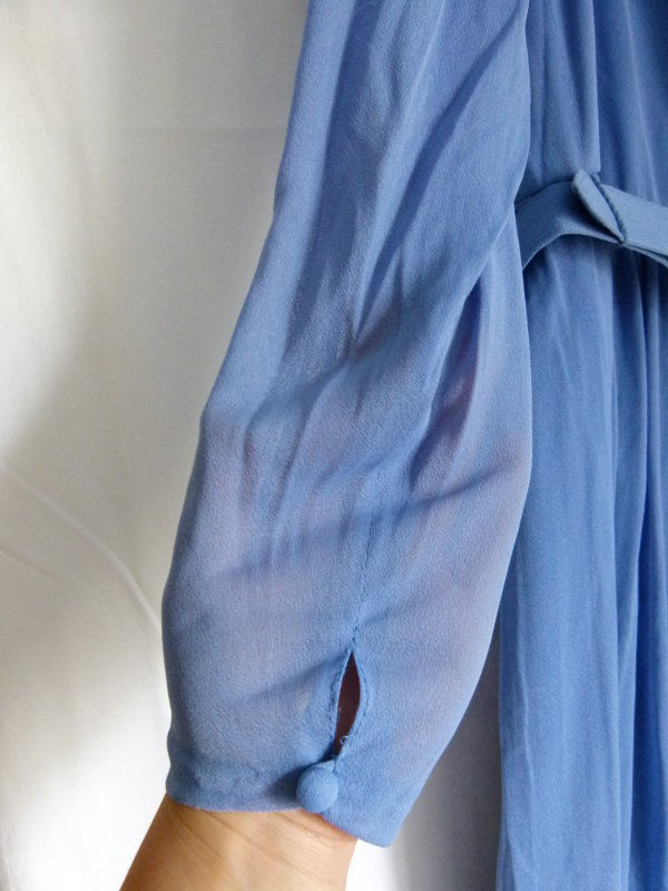Abendkleid in mittlelblau, schön schwingend, mit weißen Blütendruck, Vintage Retro Mori Floral Festlich