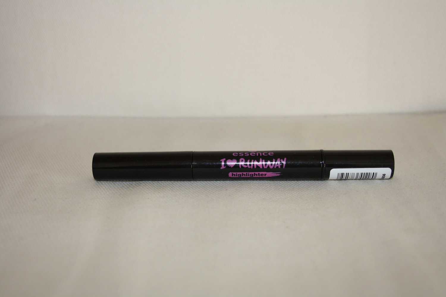 * essence I love runway highlighter