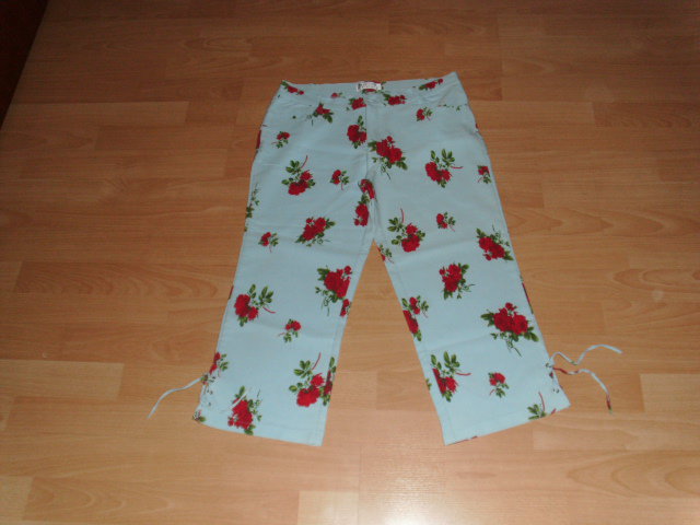 Caprihose von Miss Bo, hellblau mit Blumen, Gr. 42