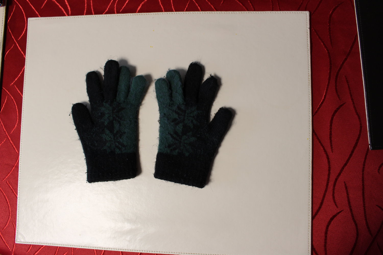 315. Kinderhandschuhe aus Wollgemisch, Gr. 128, unisex