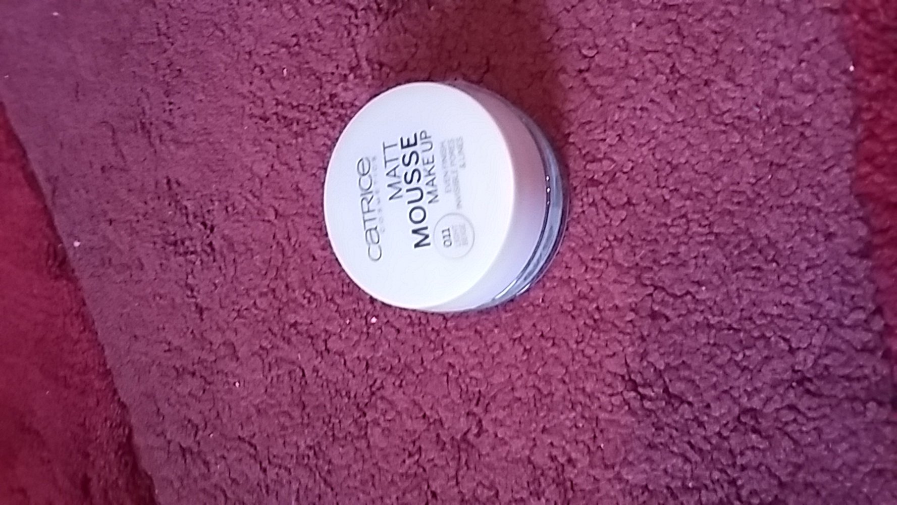 unbenutztes Makeup, Mousse