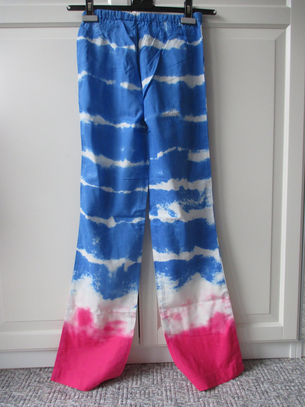 Rainbow, pink-weiß-hellblaue Hose mit Bindeband, die Lust auf den Sommer macht, Gr. 34
