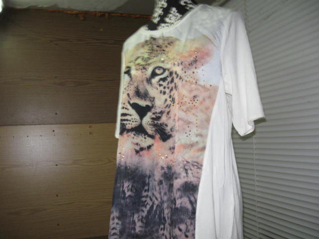 *** Raffiniertes Shirt mit Druck & Steinchen ***