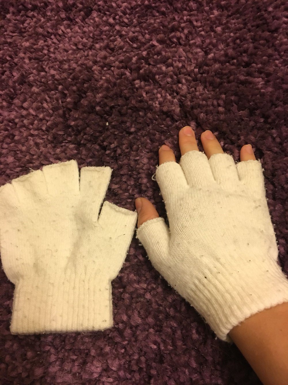 Weiße Handschuhe 