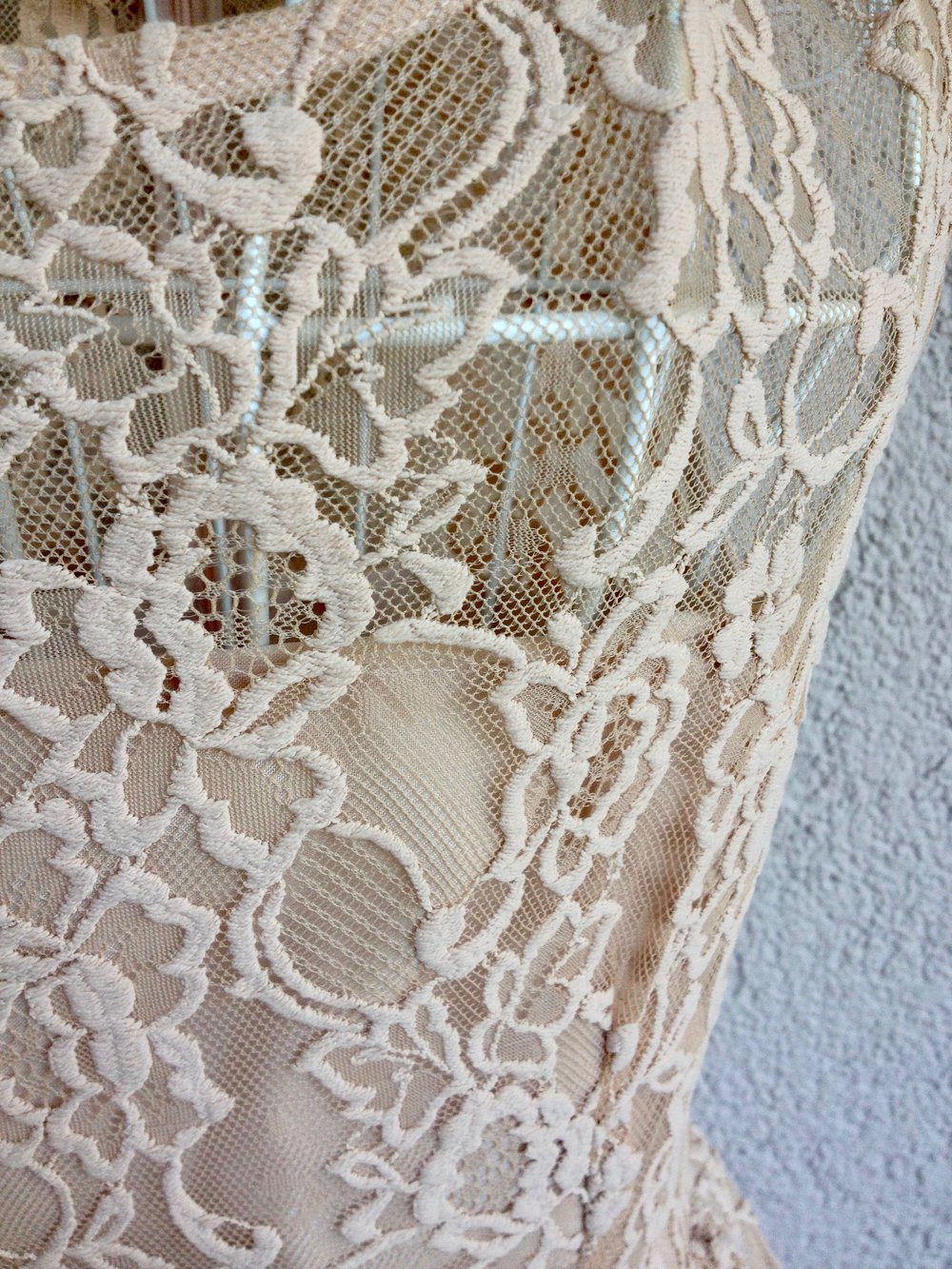 Wunderschönes Kleid mit Spitzenmuster von Zara Woman