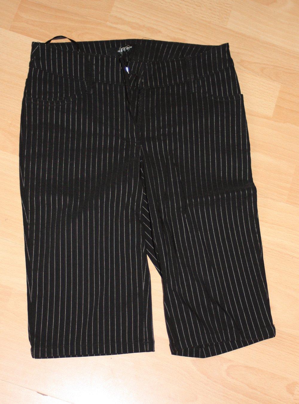 Caprihose, knielang, Melrose, schwarz mit Nadelstreifen, Gr. 32