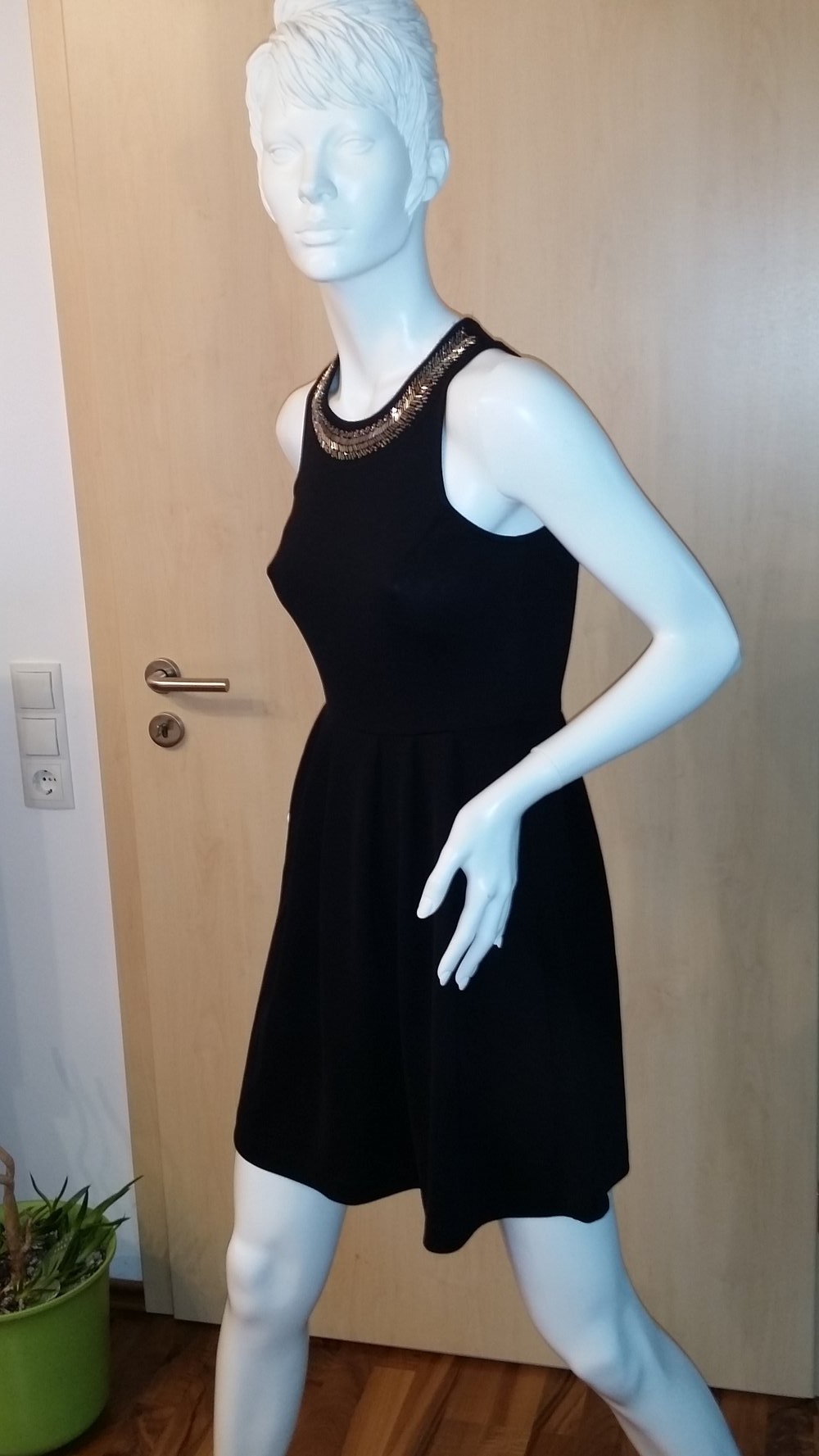 Kurzes schwarzes Kleid Größe 36 - neuwertig