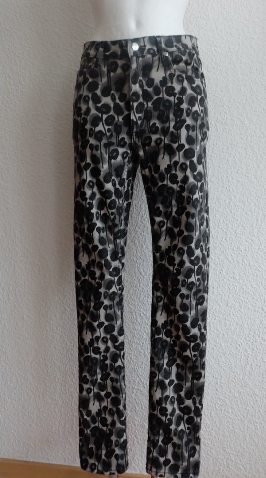 Cheap Monday, Second Skin Jeans, Slim fit Röhrenjeans, 5-Pocket-Style, Schwarz Graue Blumen Print 