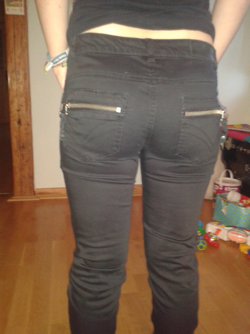 schwarze hose only