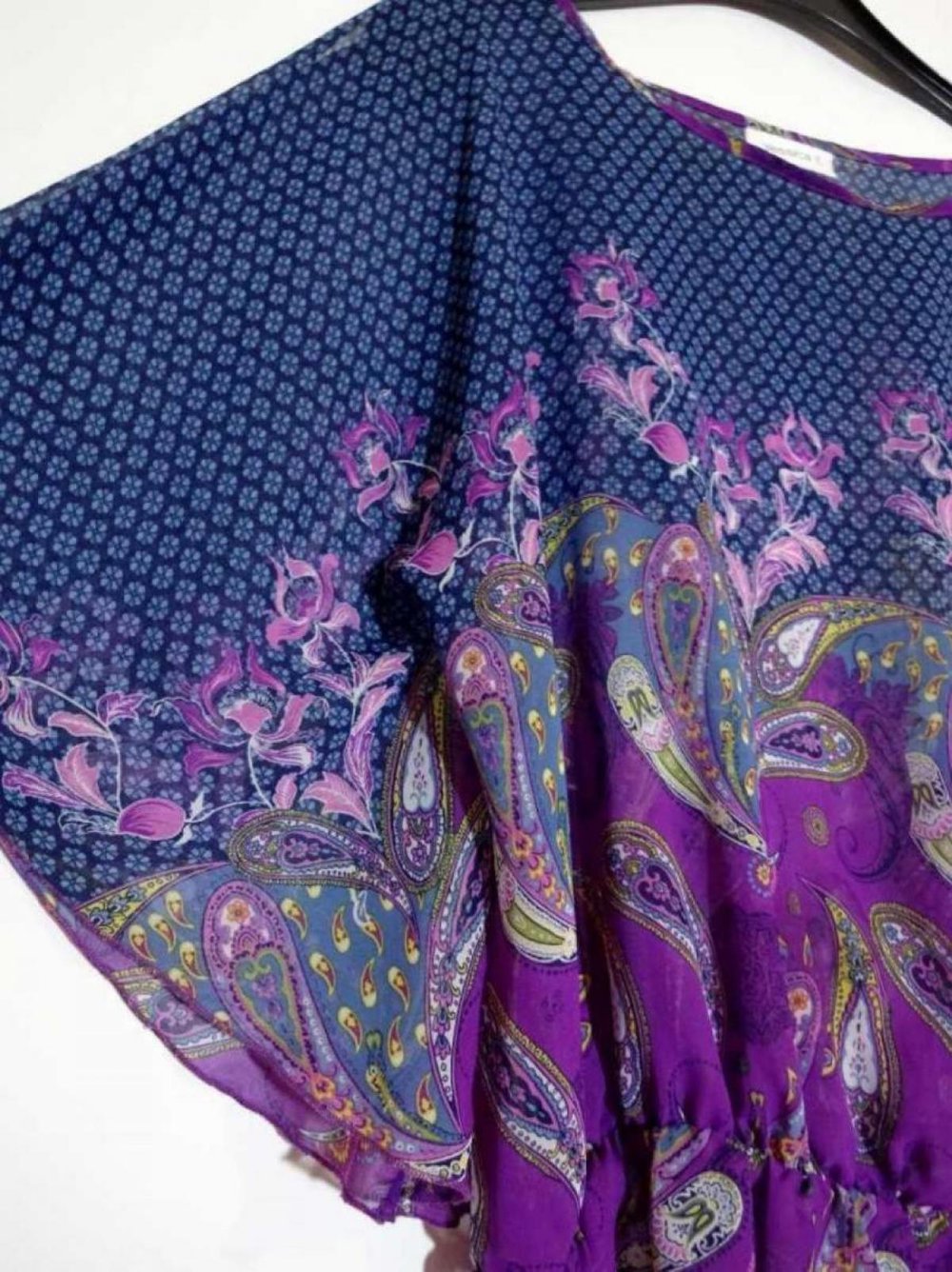 Top mit Fledermausärmeln Lila Muster Paisley Ärmelschlitze Sommer Gr. 40 Gr. M