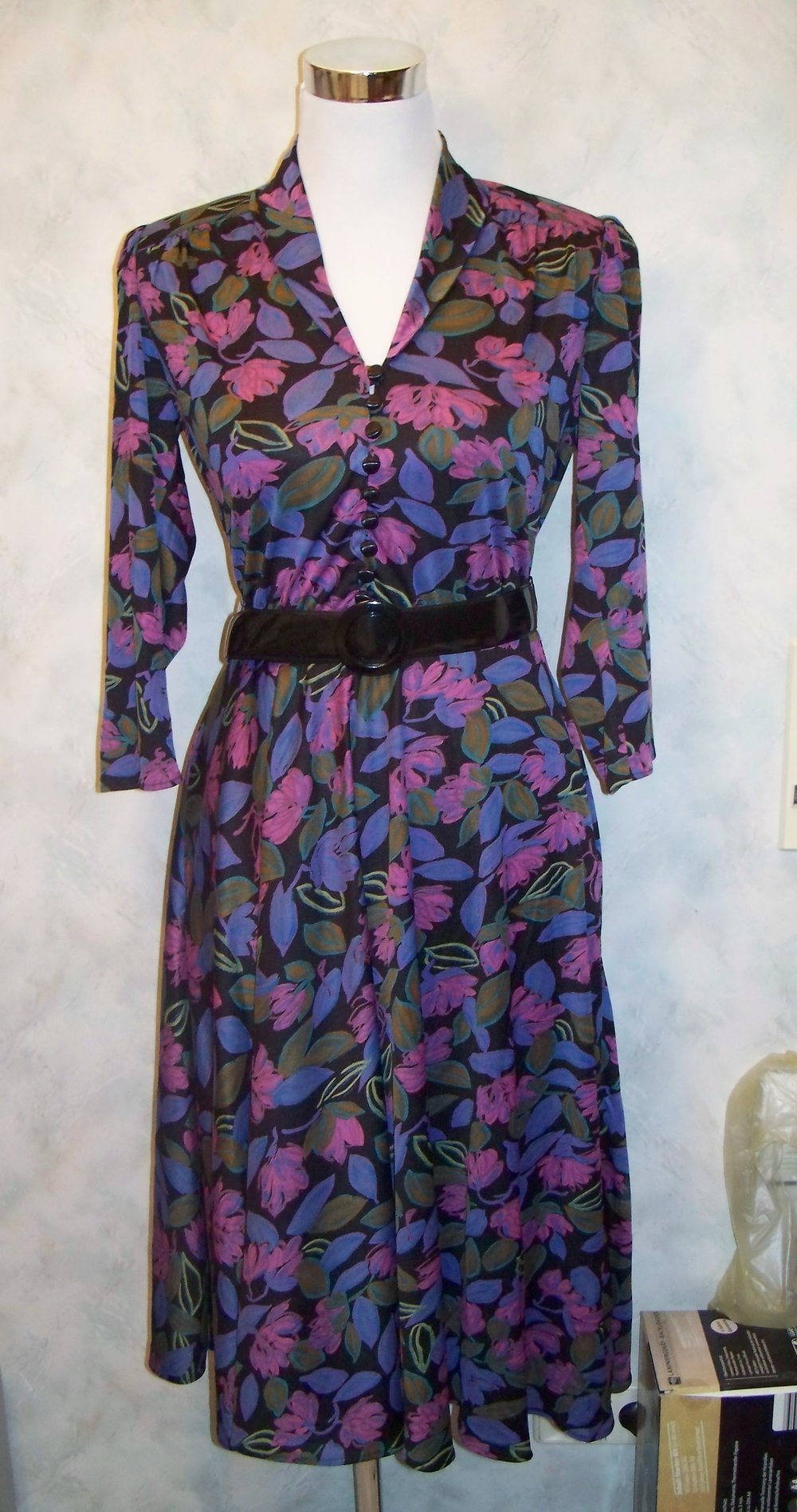 VINTAGE// Schönes wadenlanges Kleid gemustert mit Blumen Gr. 34/ 36
