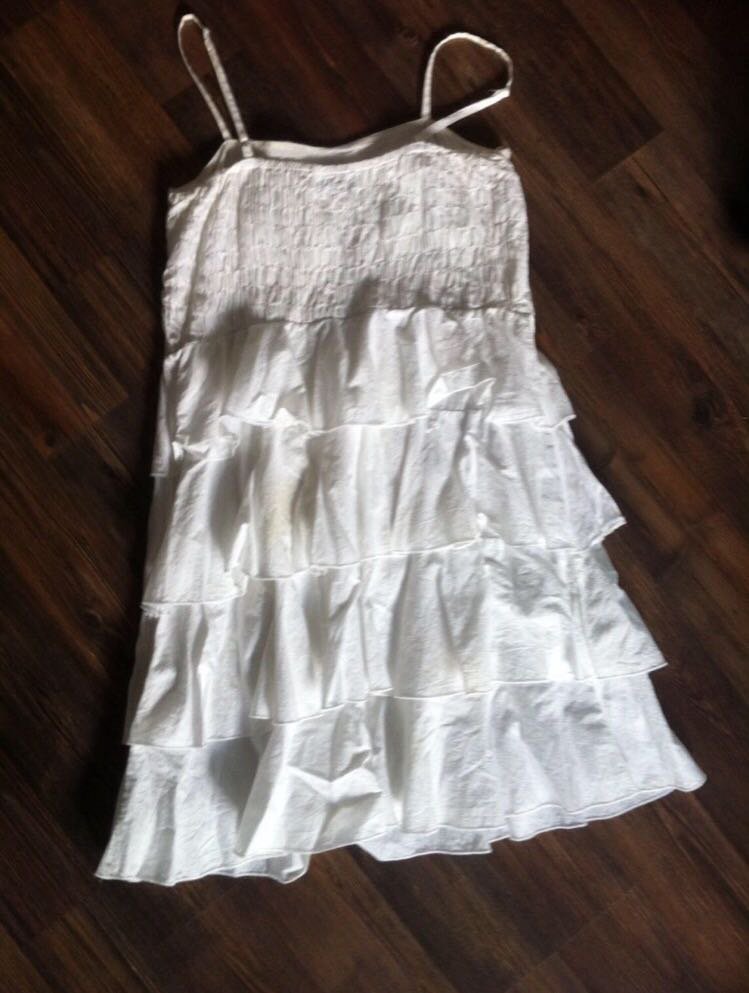 Wunderschönes weißes Kleid 