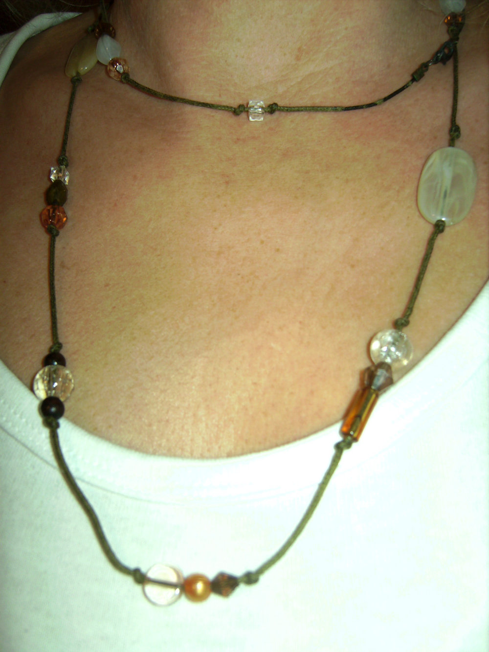 Verschenke Kette Modeschmuck Perlen Kunststoff rostbraun mandarine lang, Boho, Steinoptik an Knüpfband zu Warenkauf