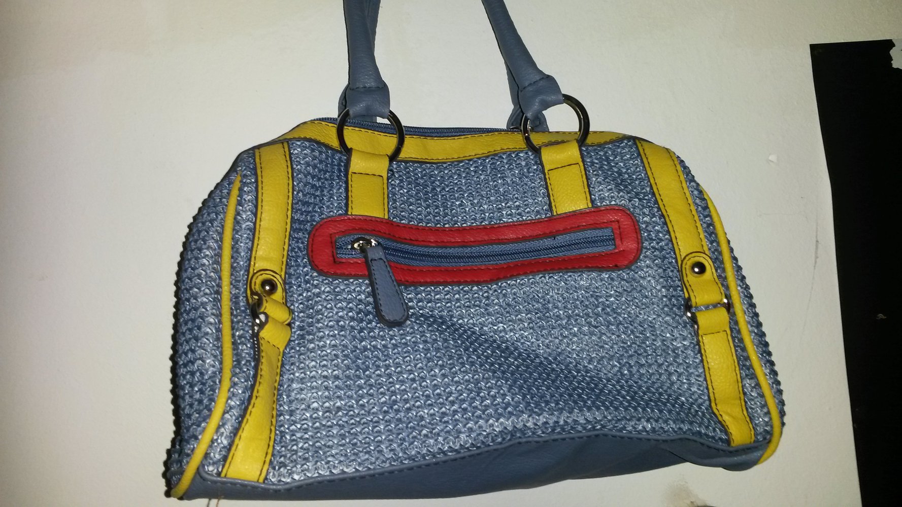 Schicke bastähnliche Handtasche