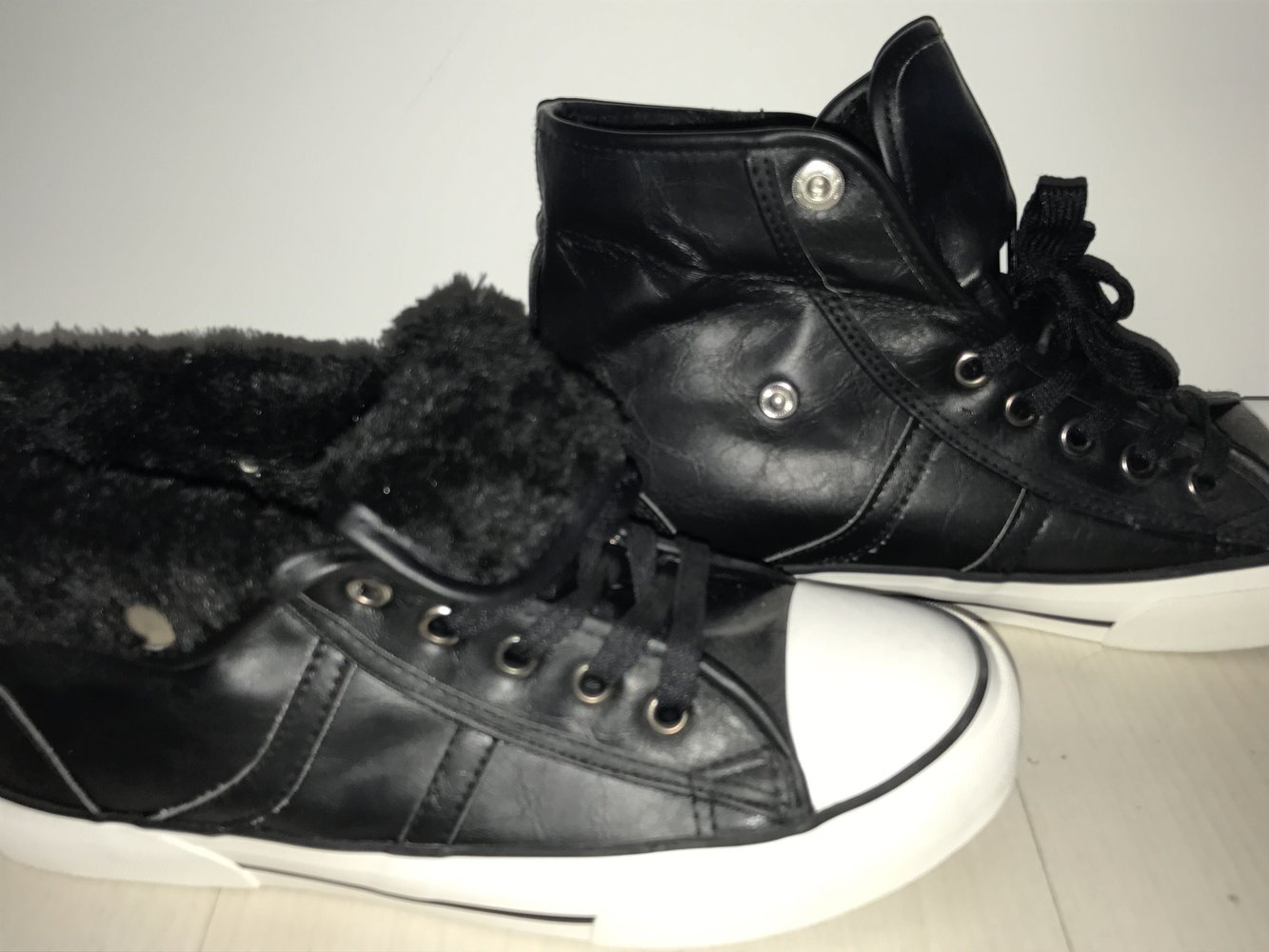 Hohe verstellbar auch als Halbschuhe in schwarz