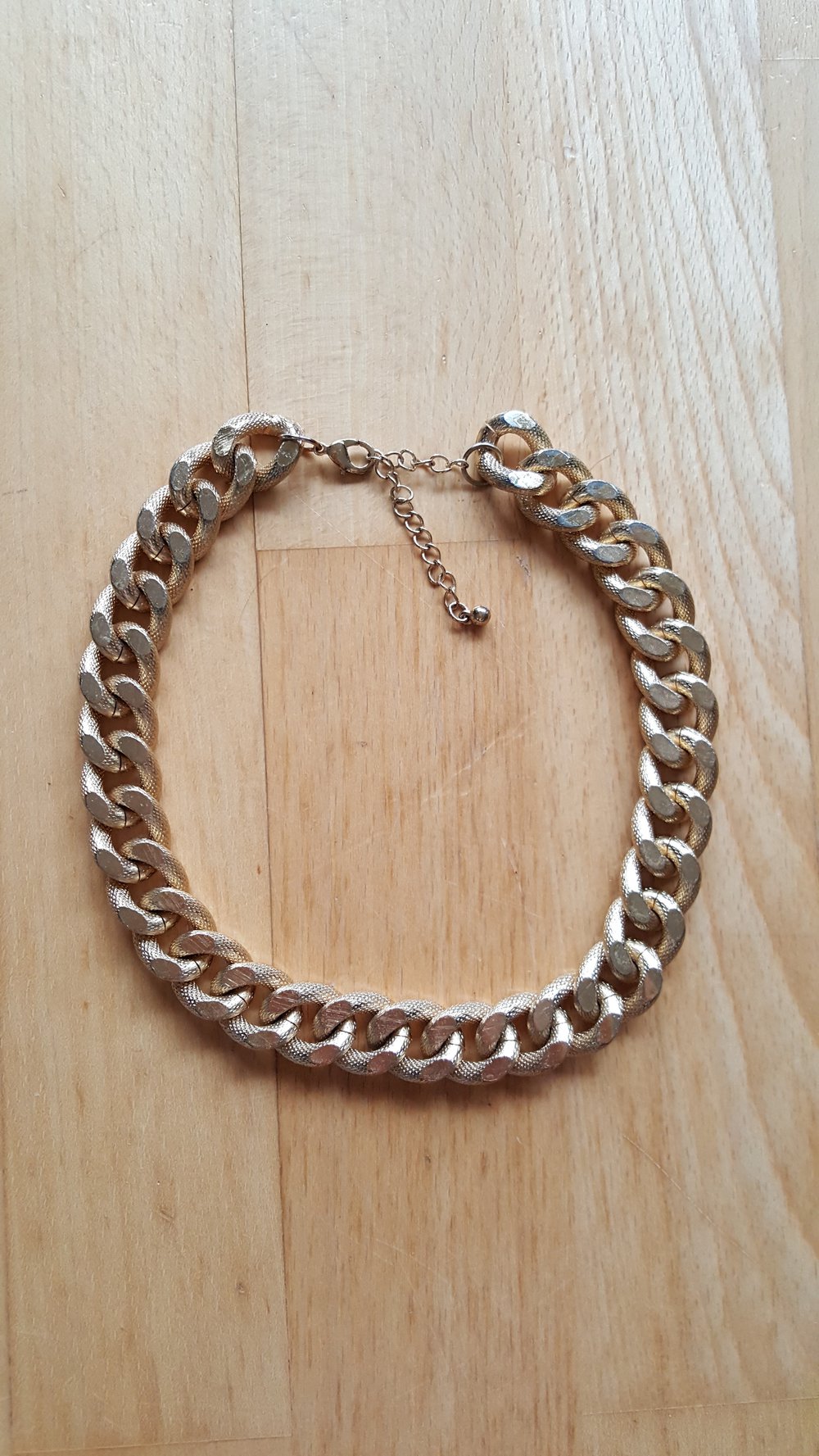 schöne Halskette