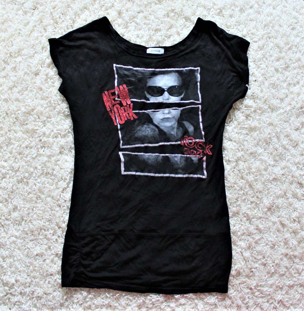 Schwarzes Shirt mit Print