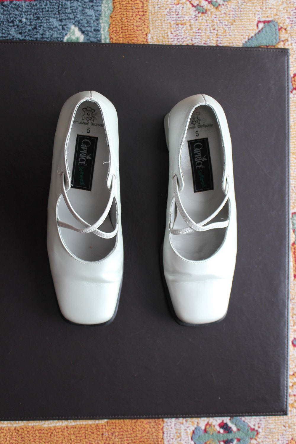 146. Silberne Pumps von Caprice, Gr. 5 Britische/38 Deutsche, Weite G