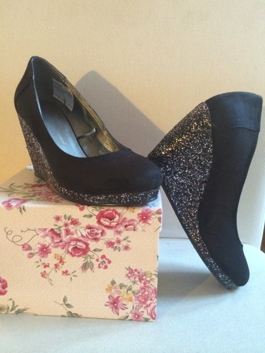 Burlesque Wedge Glitter