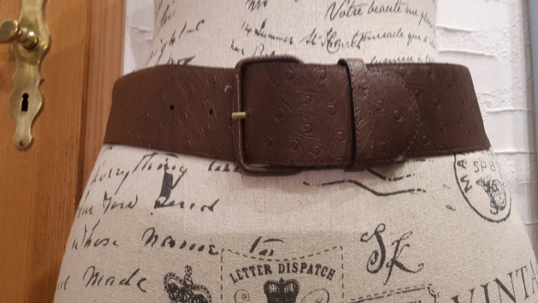 brauner cognac breiter Kunstledergürtel Muster 85cm 