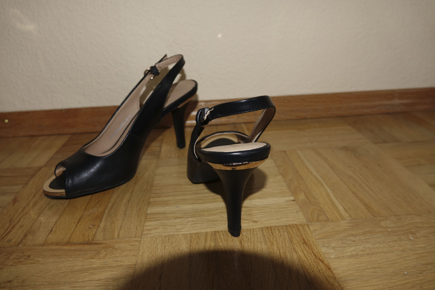 Stylische offene Pumps NEU / High Heels
