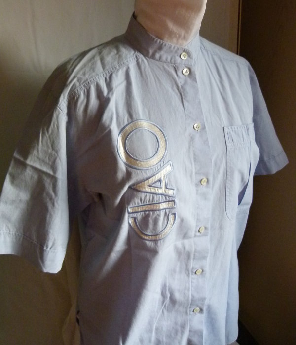 Kurzarm Bluse Hemd, hellblau mit CIAO-Stickerei, Boho Retro Vintage Festival Sommer
