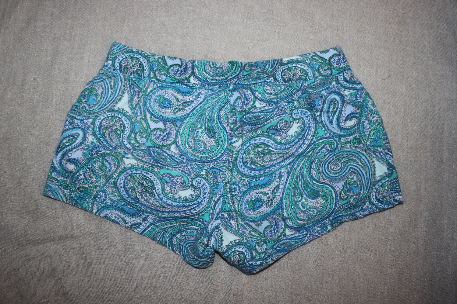Sweat Shorts mit Paisley Muster