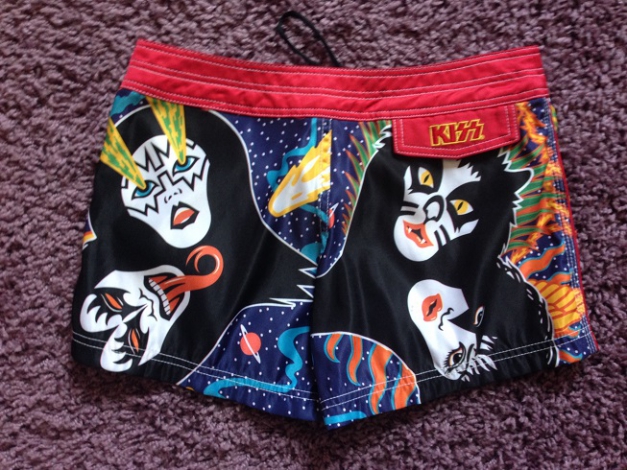 KISS Hot Pants: 70er Masken Comicmotiv in sexy Style & Frontschnürung! US Import!