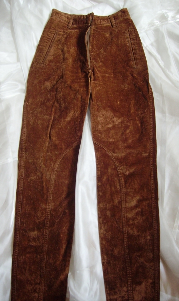 Wildleder-Imitatshose! High Waist Reiterstyle! Veganerfreundlich. Klassisch schön!