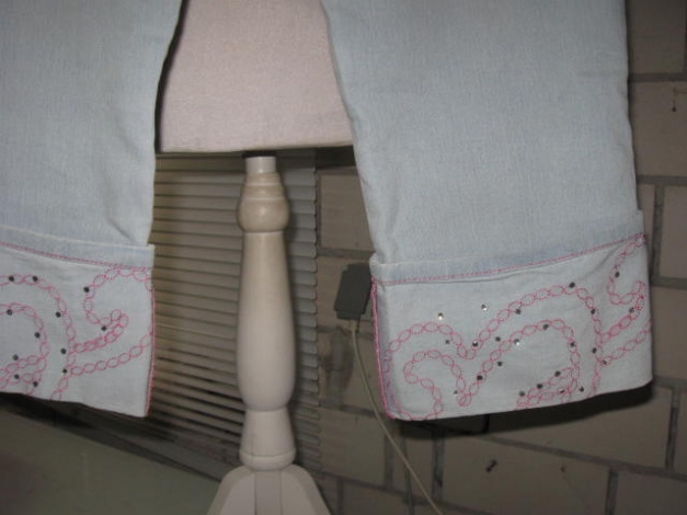 *** Verspielte ~ Stickerein ~ Steinchen ~ Caprijeans ***