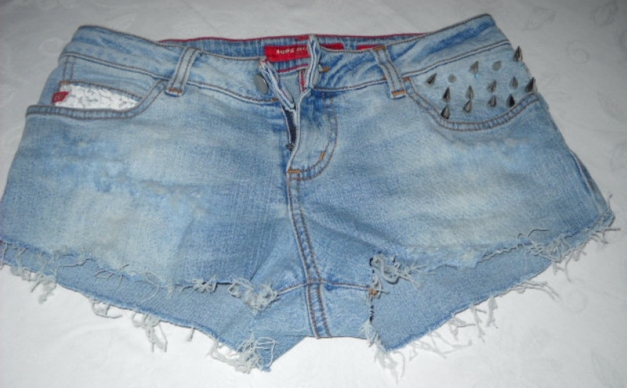 Stachelnieten Spitze Hot Pants Shorts Destroyed kurze Hose Jeans blau Killer Nieten Studs 34 36 38 XS S M 