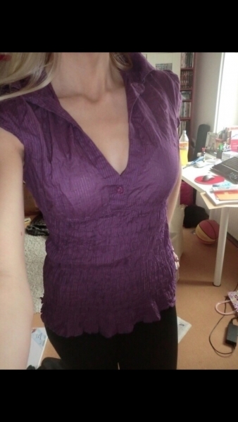 Hübsche Bluse mit leichter raffung