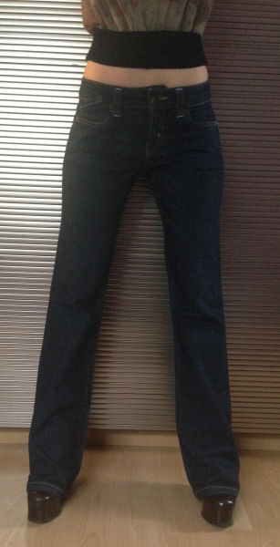 Dunkle Jeans: Boot Cut Schlaghose mit tollen Designdetails!