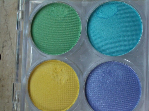  essence  Quattro 4er Lidschatten  Knallige Farben   PARTY ANIMAL