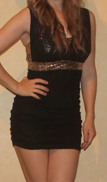  schwarzes Abendkleid mit Glitzer