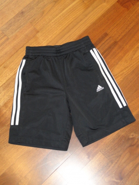 ~* Adidas ~* Sporthose ~* kurz ~* Gr. 152 ~* schwarz ~*