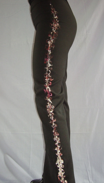 Designerunikat Schwarze Stoffhose mit Handarbeitsmuster!