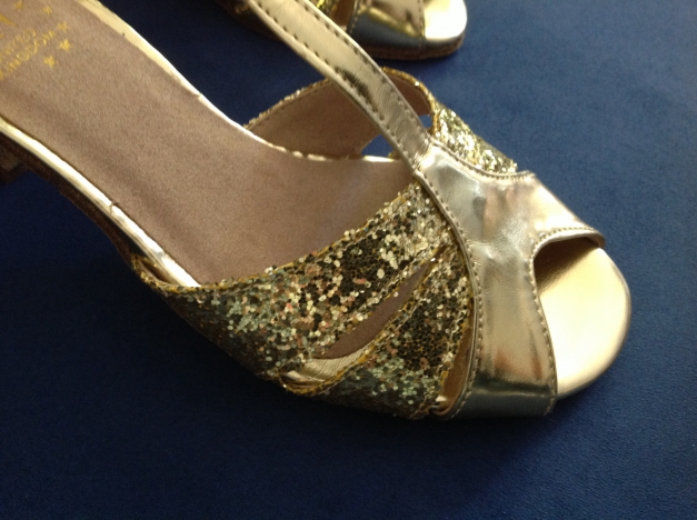 NEU Tanzschuhe Peeptoes in gold Gr. 38 5.5 von Roch Valley Pumps
