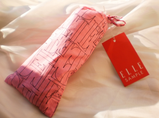 Elle Sarong im Bag in bright pink und Logo-Druck! Fashionhit!