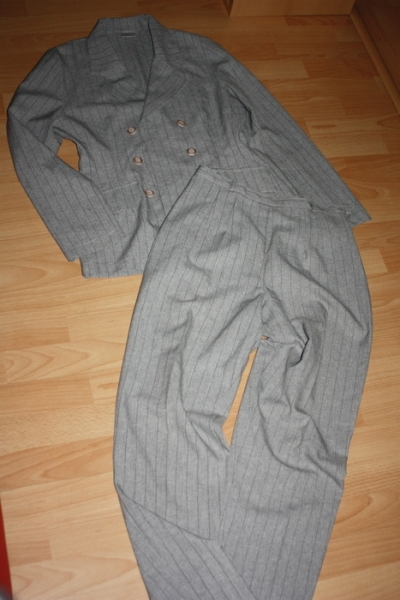 Hosenanzug grau mit Nadelstreifen von Pimkie, Gr. 40