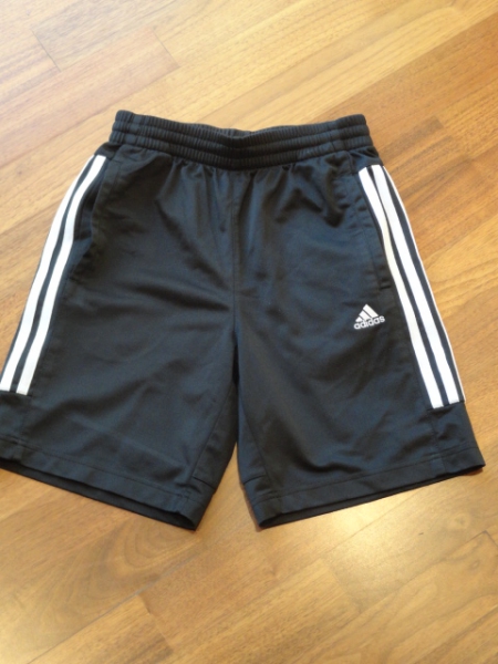 ~* Adidas ~* Sporthose ~* kurz ~* Gr. 152 ~* schwarz ~*