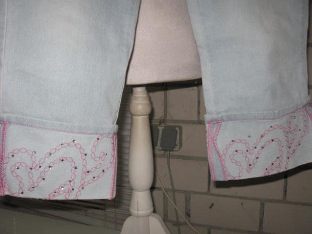 *** Verspielte ~ Stickerein ~ Steinchen ~ Caprijeans ***