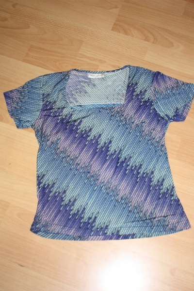 Super tolles Party T-Shirt mit klasse Muster, Gr. M/L, passt aber auch bei S