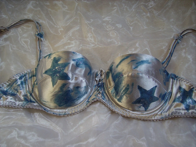 Silbersatin-BH ~ Romantiklook mit Sternenprint! Designunikat!