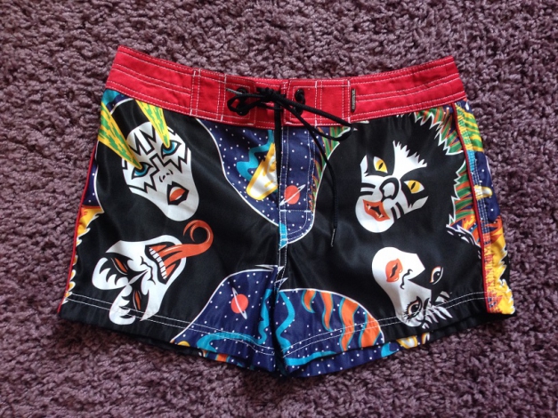 KISS Hot Pants: 70er Masken Comicmotiv in sexy Style & Frontschnürung! US Import!