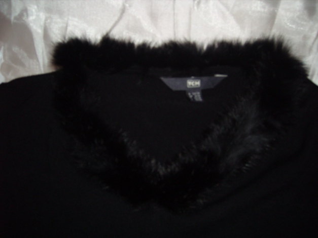 TCM - Schwarzer klassischer Pulli mit Nerzimitats-Details! Kuscheliger Chic!