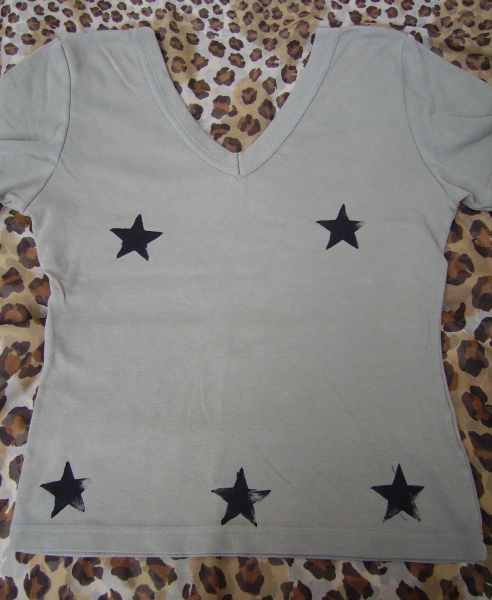 Sternendruck-Unikatsshirt in olivfarben (L)!